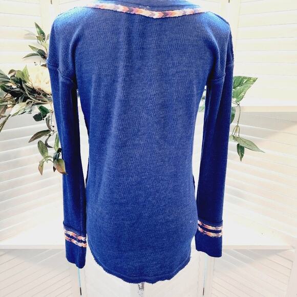 WE THE FREE BLUE 1/2 BUTTON DOWN WITH AZTEC ACCENTS SIZE SMALL - Picture 5 of 5